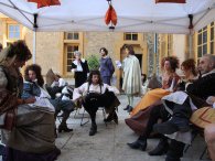 The extras of La Marquise des ombres